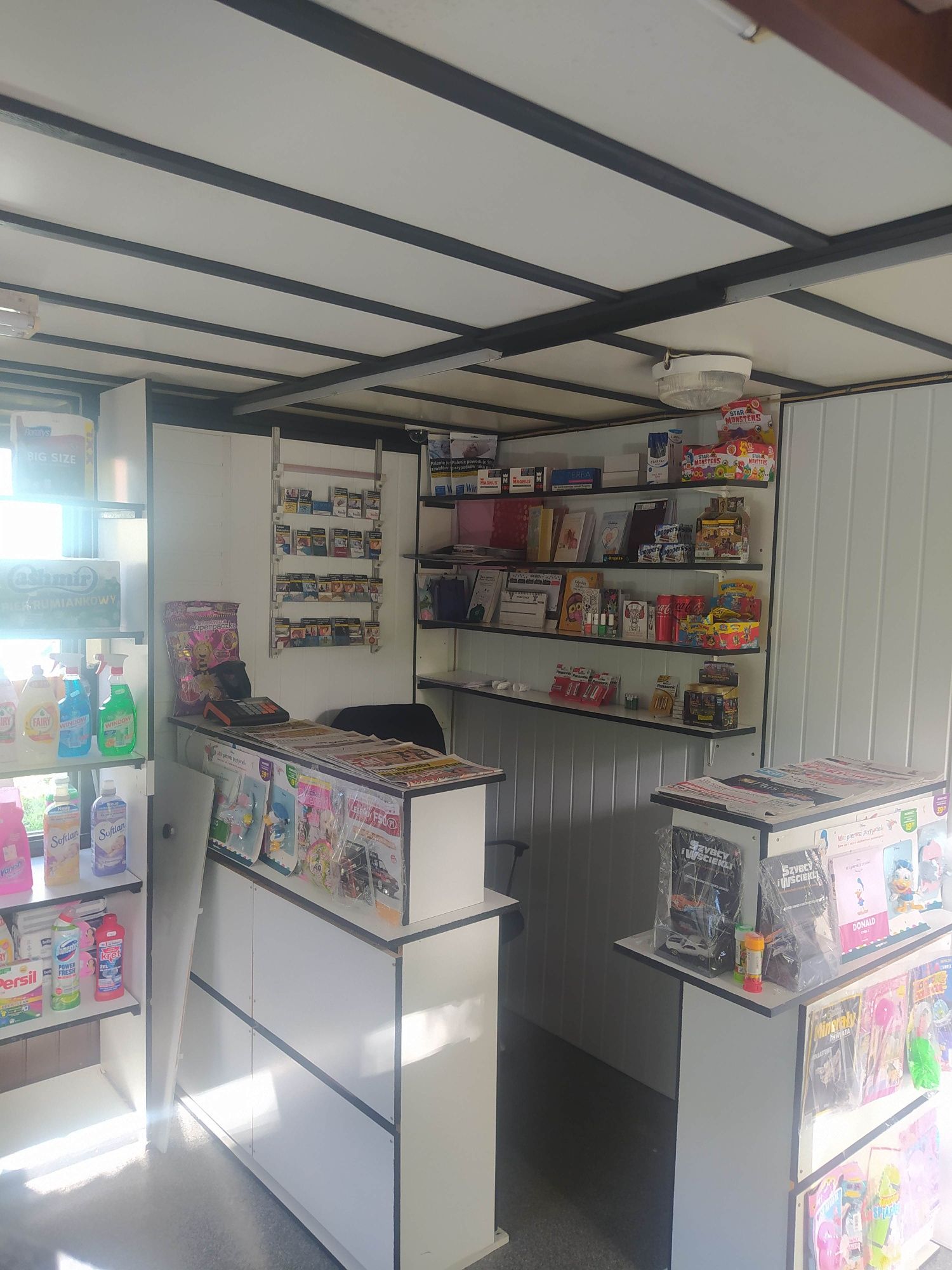 Sprzedam kiosk handlowo-usługowy.