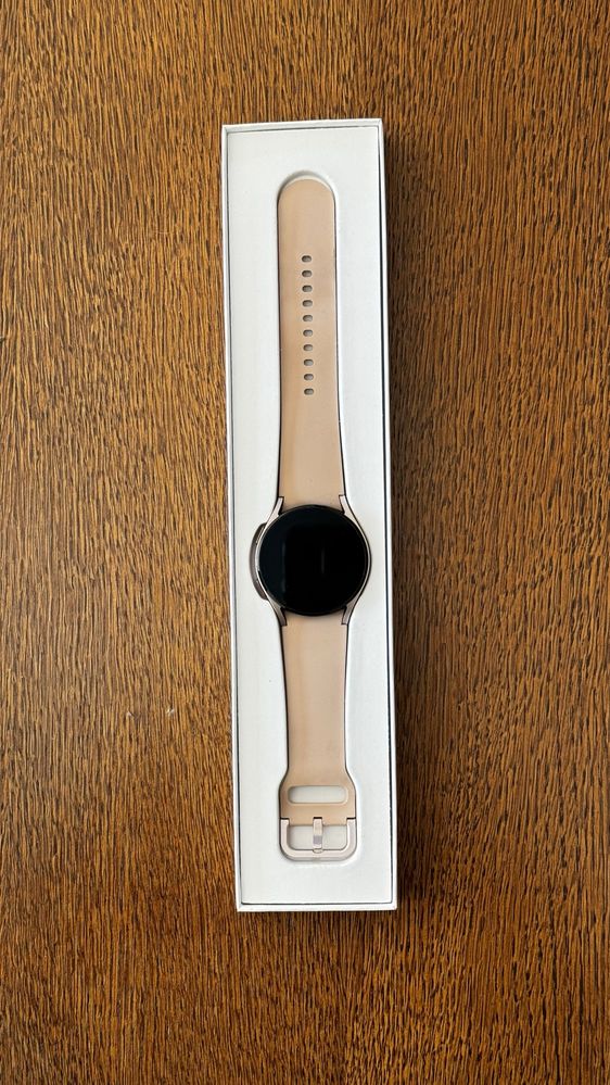 Samsung galaxy watch 4 gold