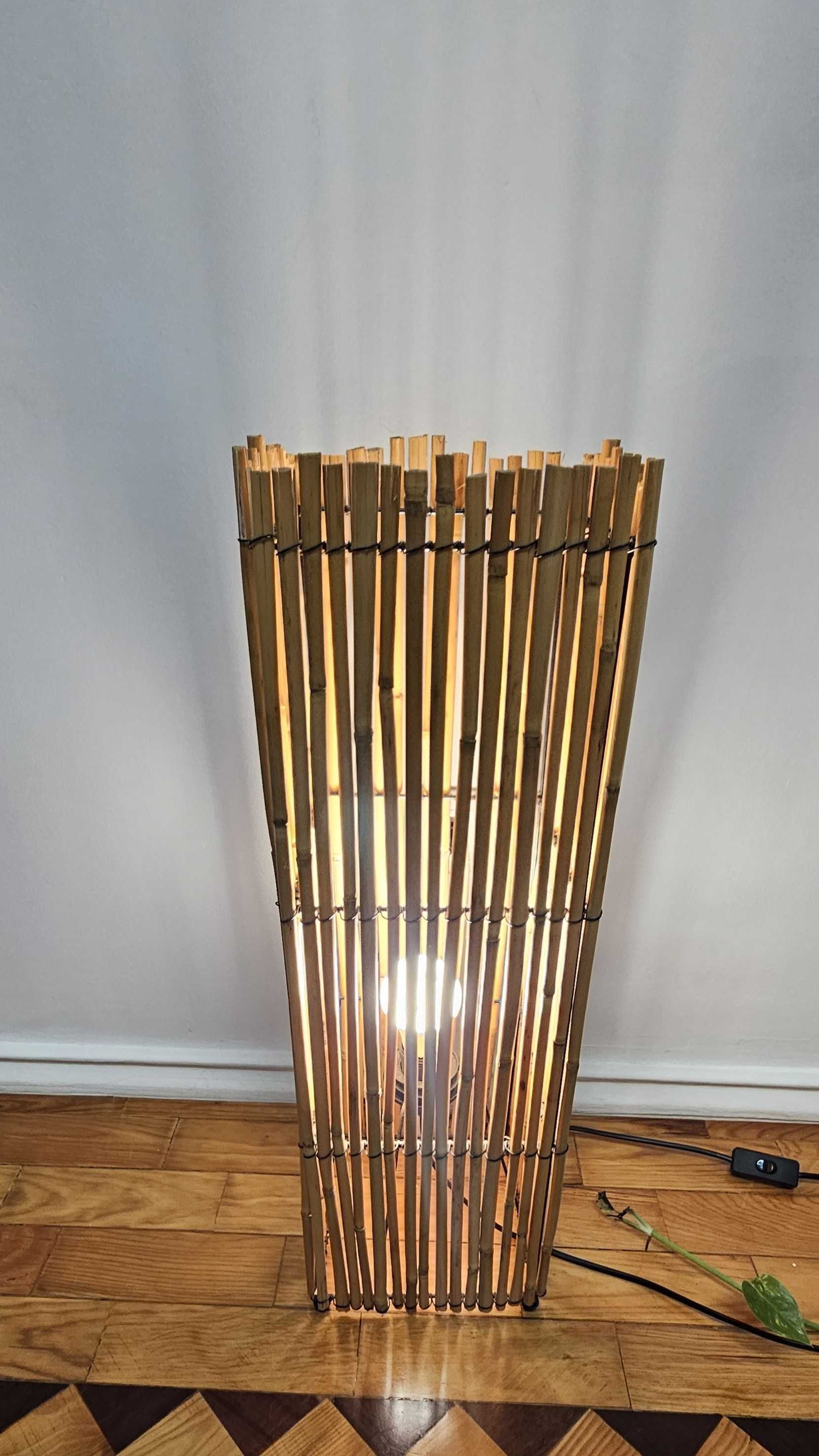 Candeeiro de bambu com lampada LED económica