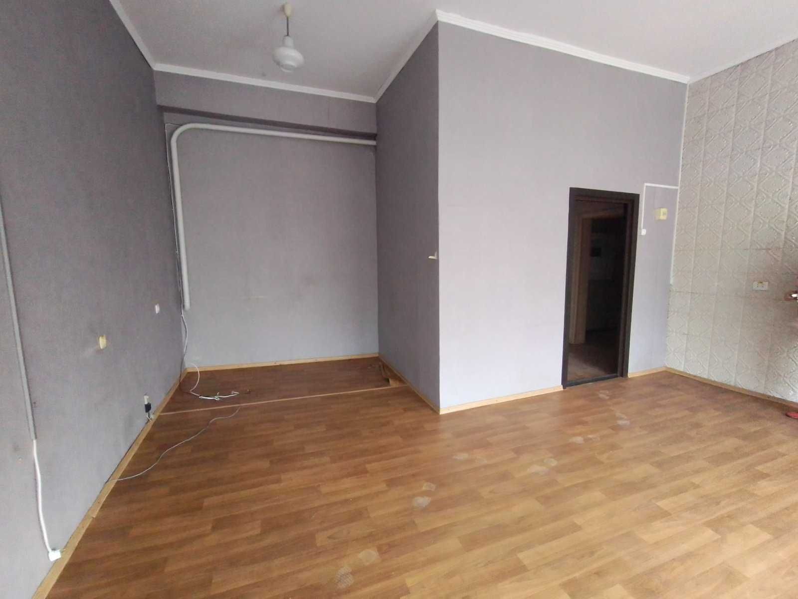 Продаж – центр – будівля 3359 м2 з ділянкою 1277 м2