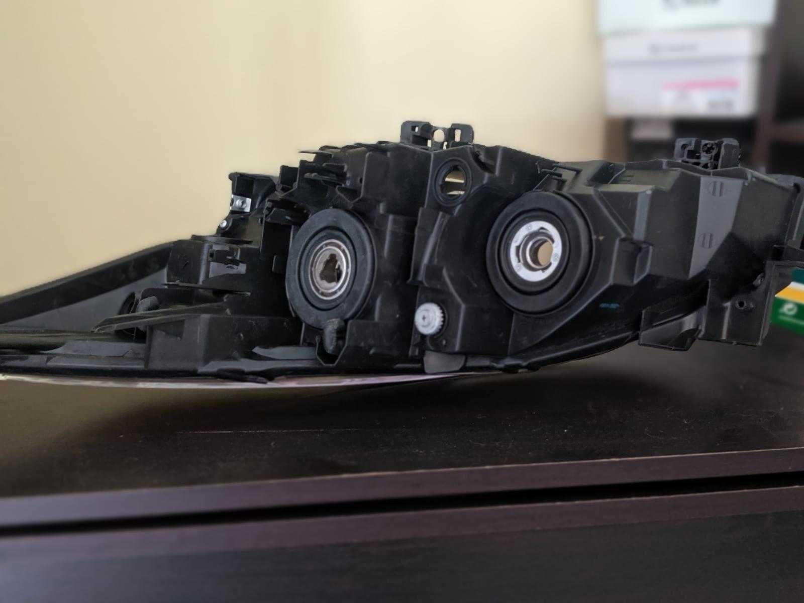 Farol/Ótica Mazda 3 (BL) (Lado DIREITO) - LER c/ ATENÇÃO!