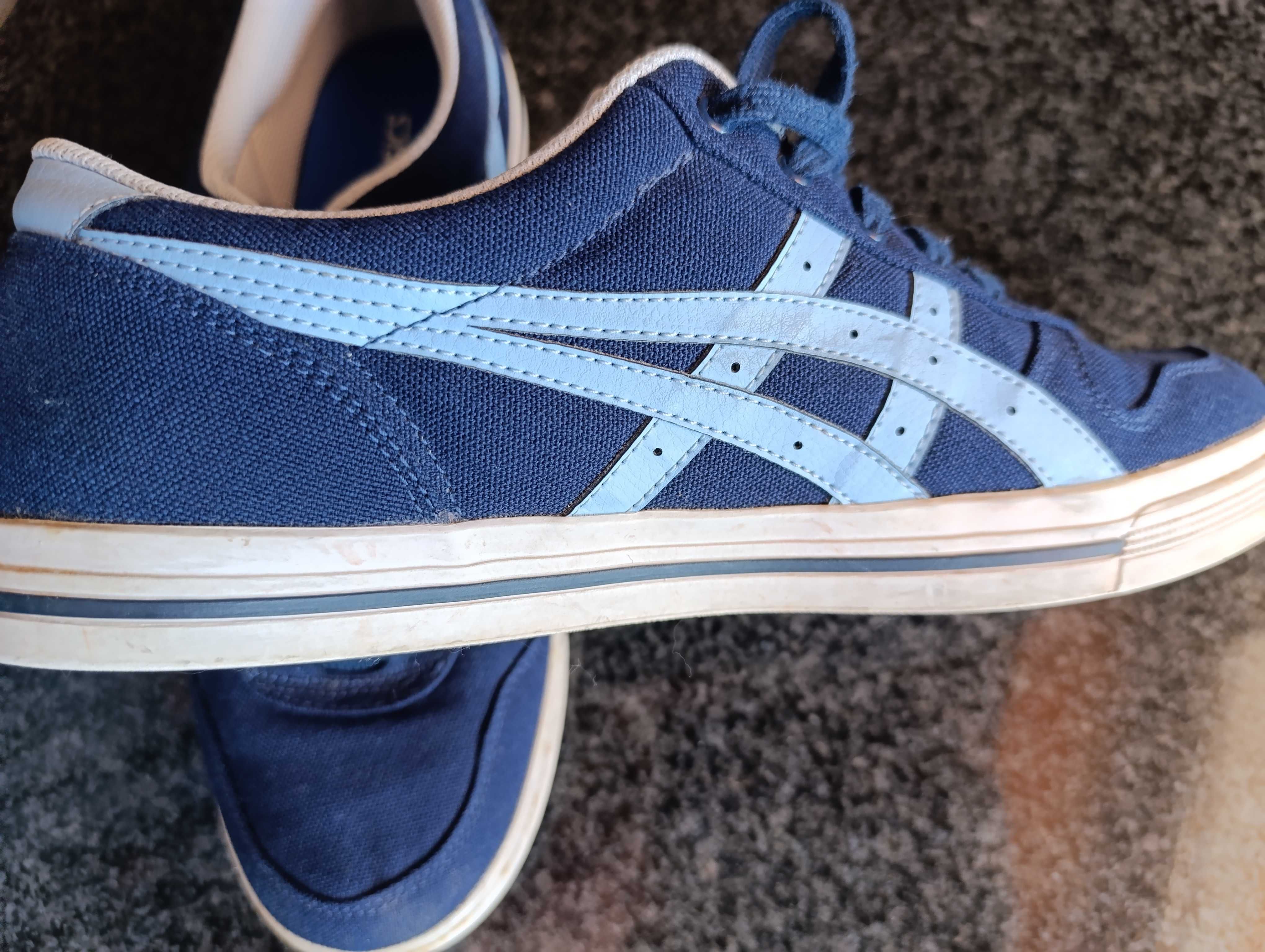 Sapatilhas ASICS. Tamanho 43.