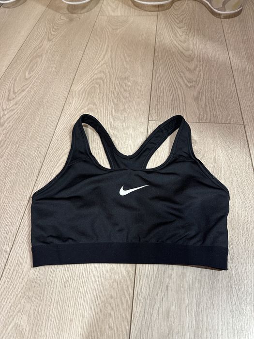 Спортивний топ Nike