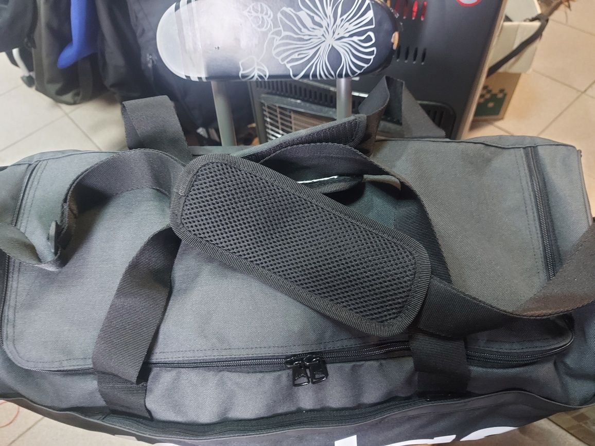 Спортивна сумка унісекс Adidas Black HT4743 Bag Essentials Linear Duff