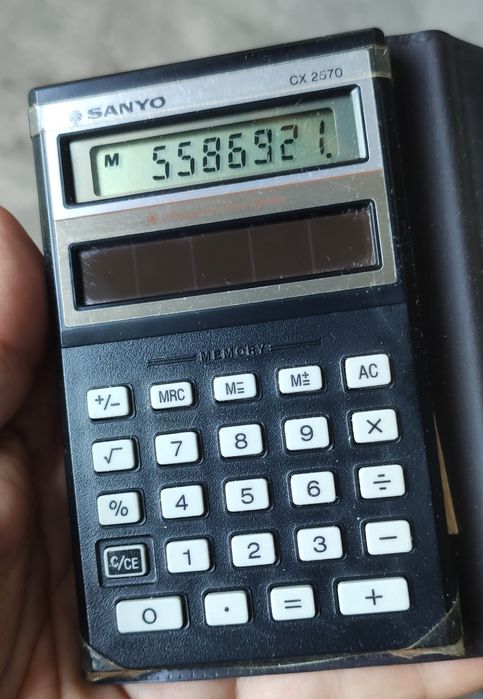 Máquina de calcular solar Sanyo de coleção