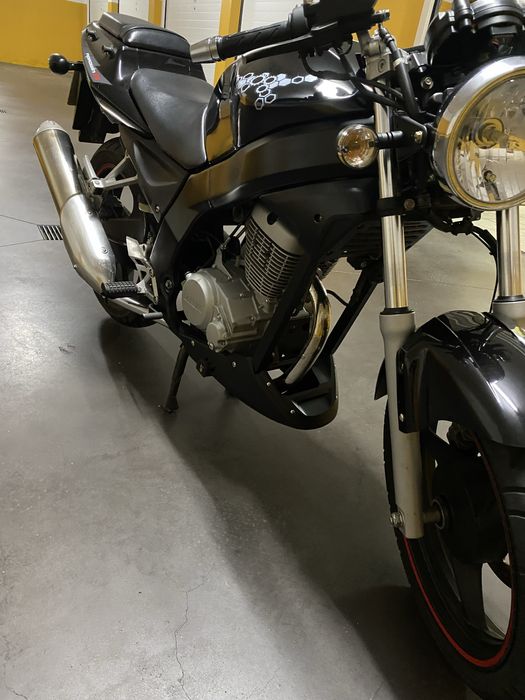 Moto 125 cc Daelim Roadwin F1
