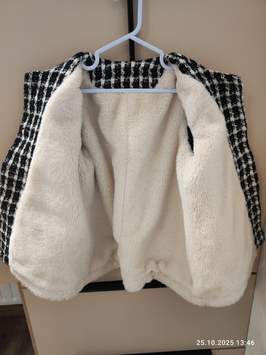 Пальто для дівчинки на зріст 120 см., 5-6 років, утеплене