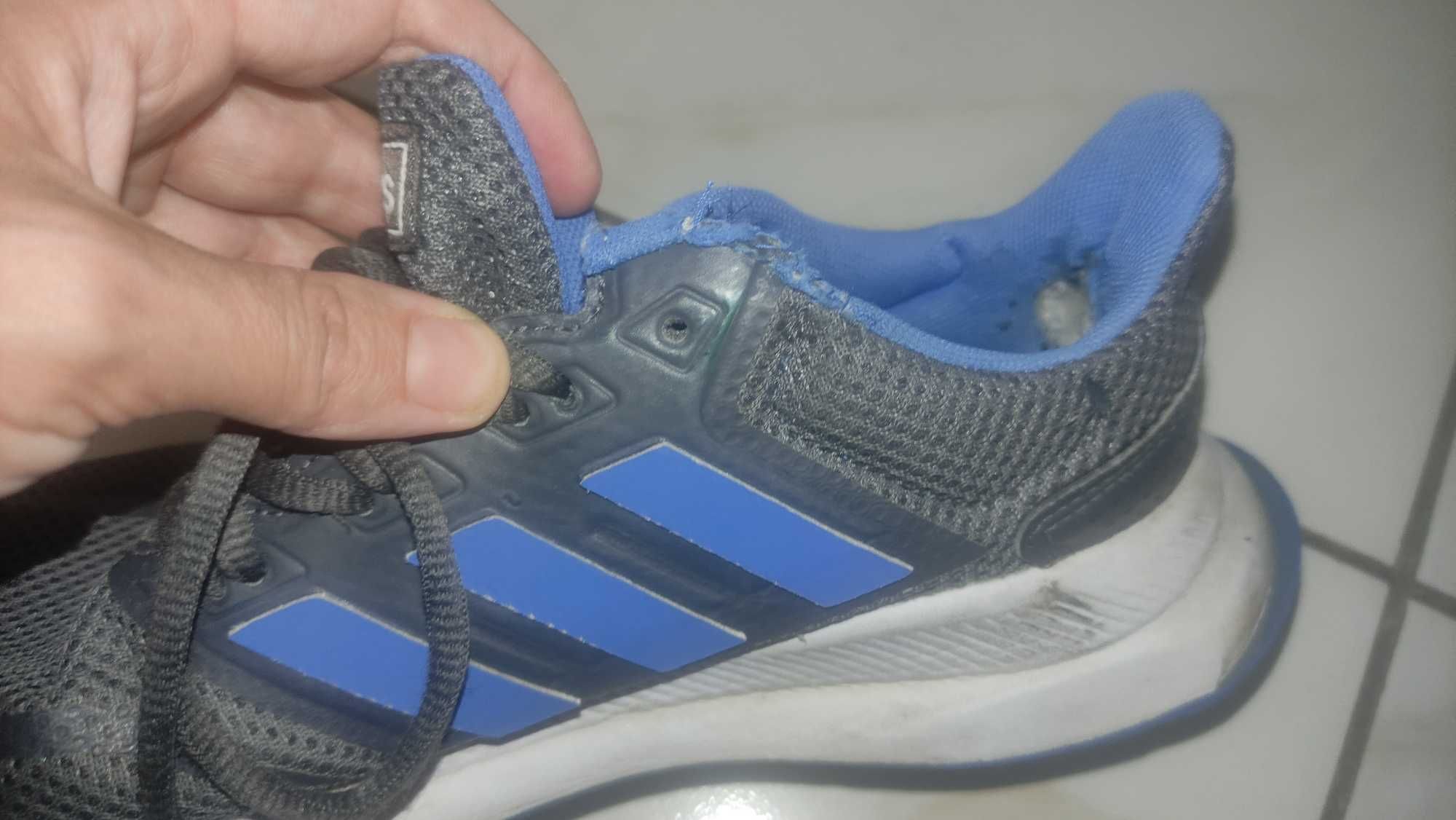 Детские кроссовки Adidas оригинал на мальчика 36.5р для двора физ-ры