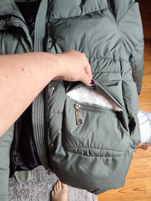 Зимова жіноча куртка