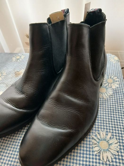 Продам ботінки,натуральна шкіра 42 розмір,виробник Англія