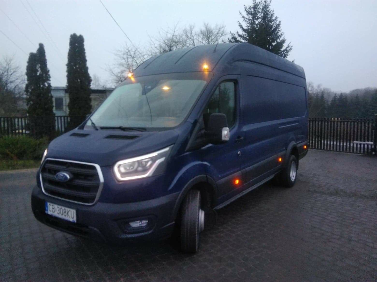 Wynajem Busa Ford Transit towarowy max kat B