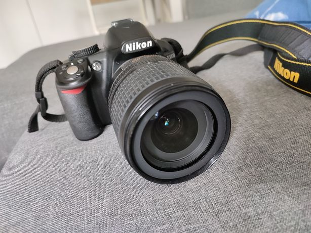 Nikon D3100 (przebieg 8700) + obiektyw AF-S Nikkor 18-105