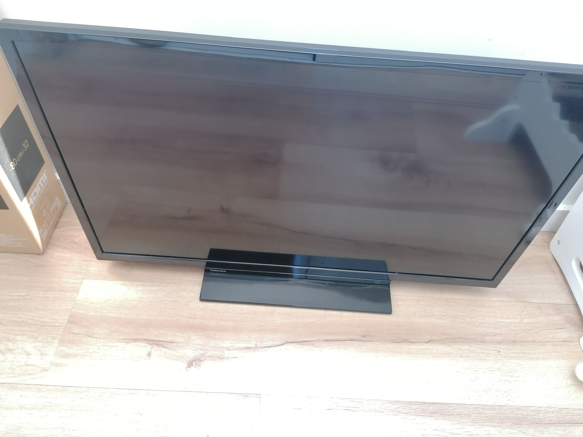 LCD Toshiba 32" HD TV