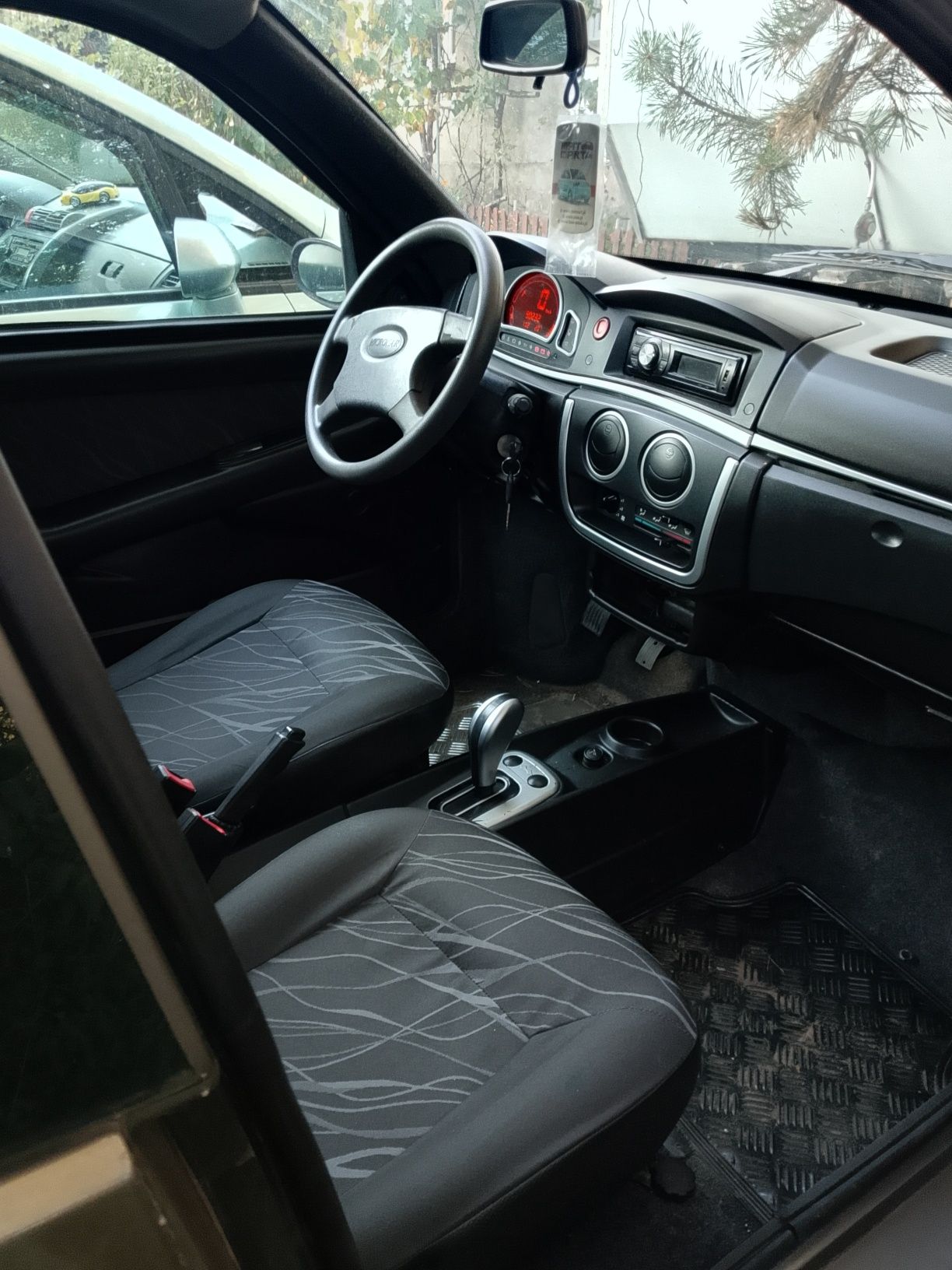 Ligier X TOO microcar z automatyczną skrzynią.
