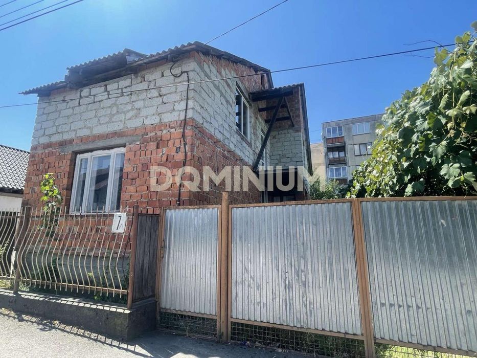Продається будинок в м. Хуст