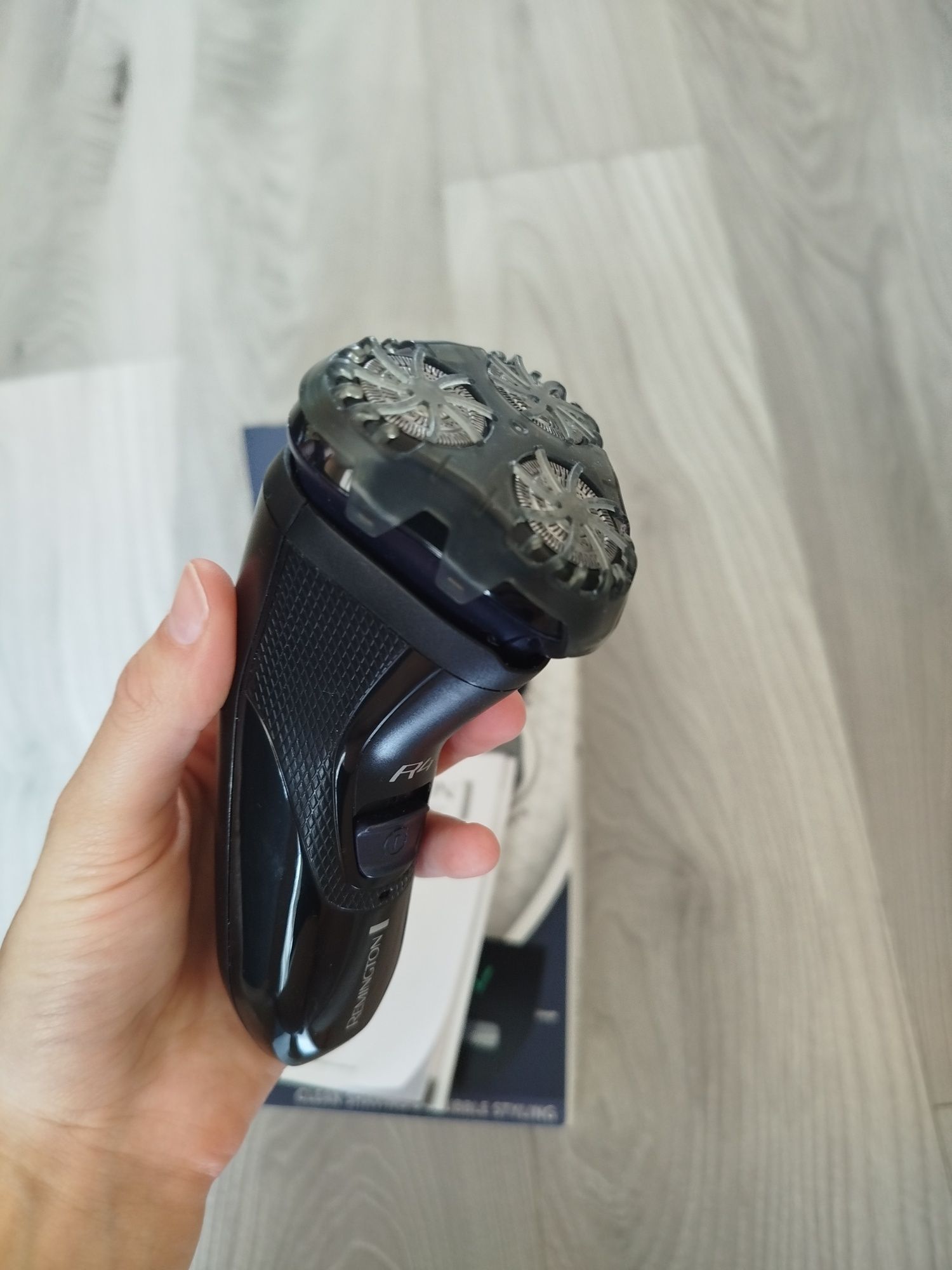 Продам новую бритву Remington R4