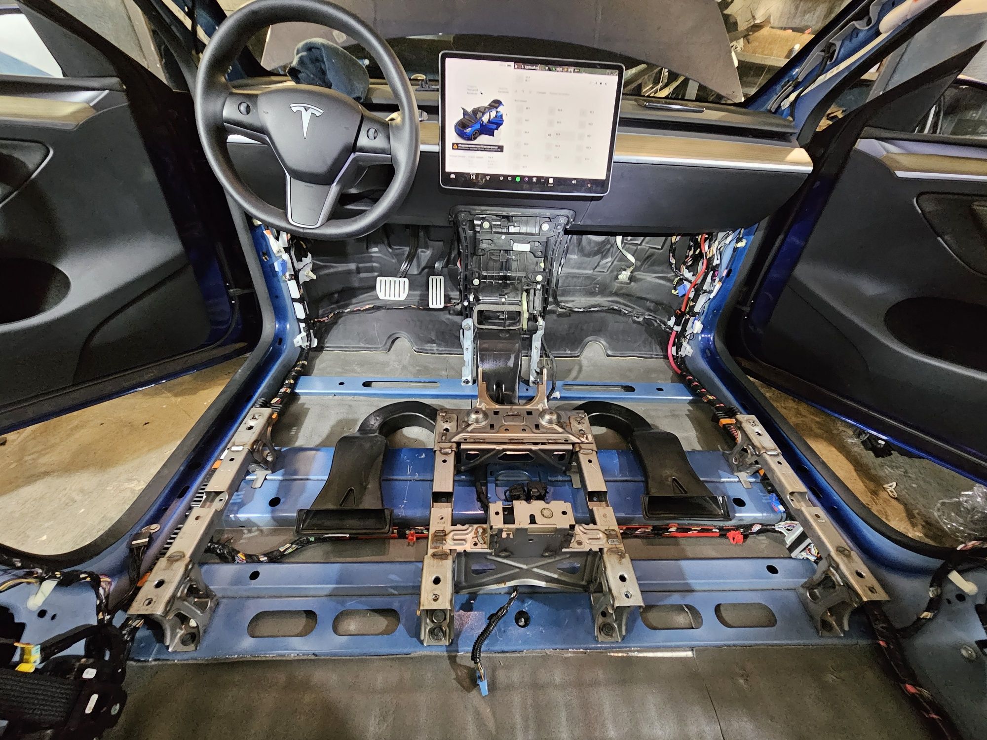 В родной краске Tesla Model Y Performance 2022 FSD, шумка, доводчики.