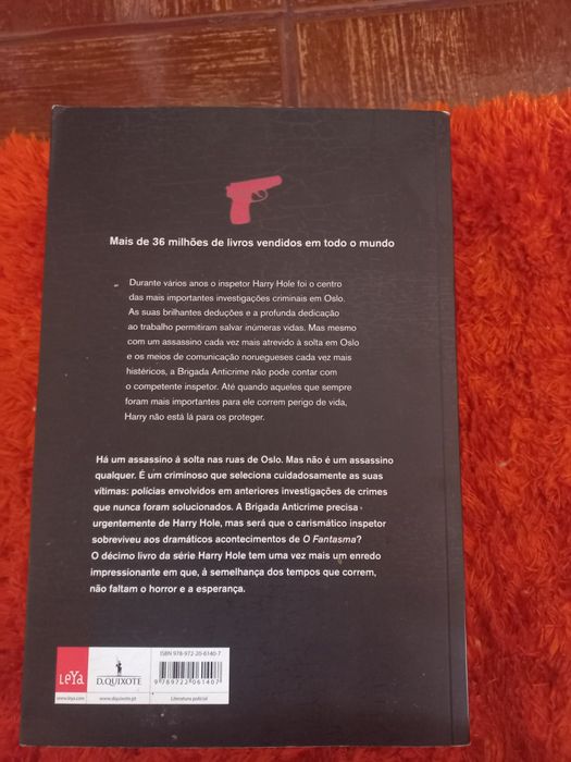 Livro Polícia de Jo Nesbo