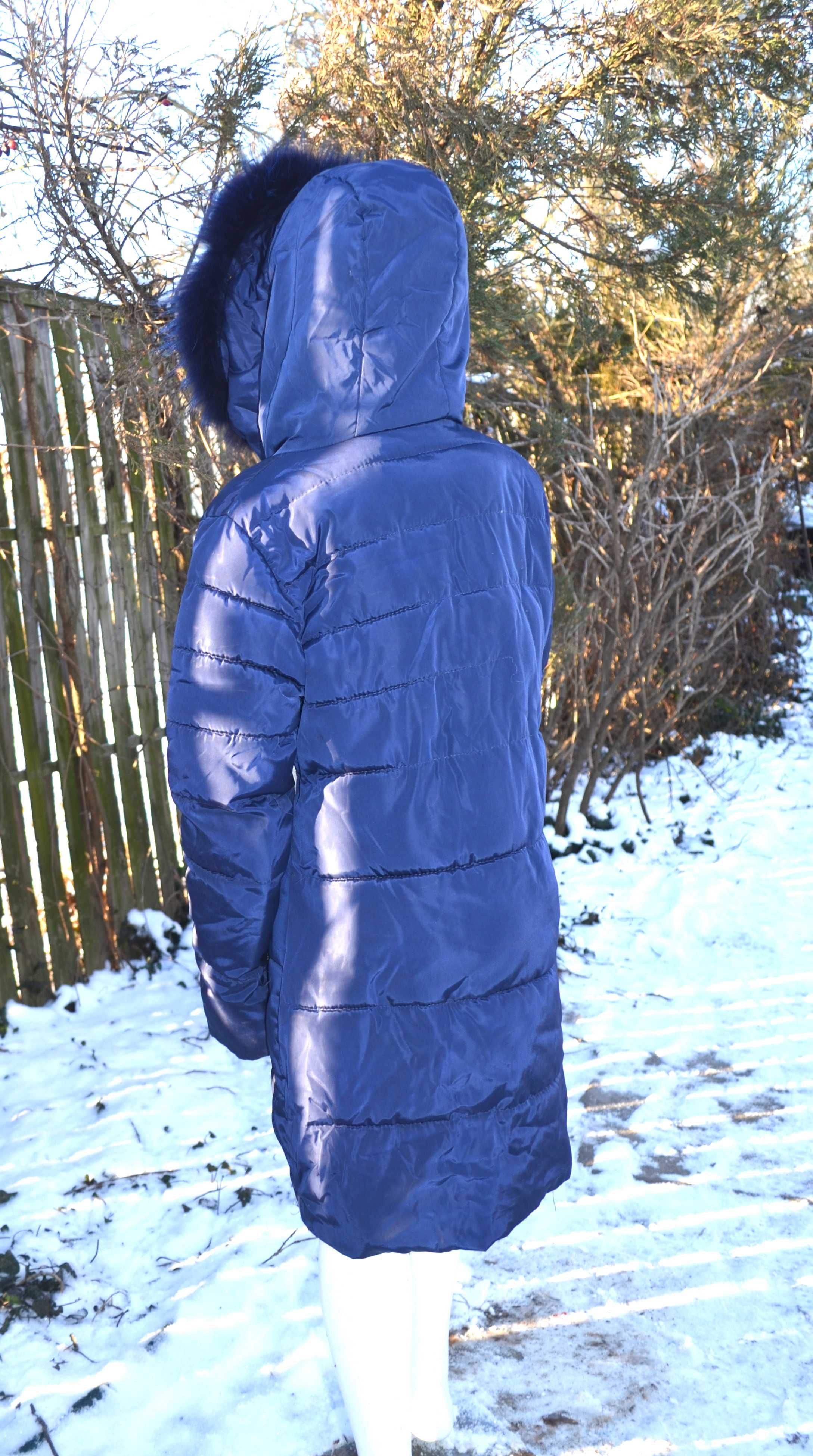 Теплое пальто-куртка для девочки с натуральным мехом енота
