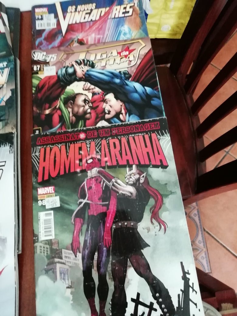 Revistas Marvel e DC