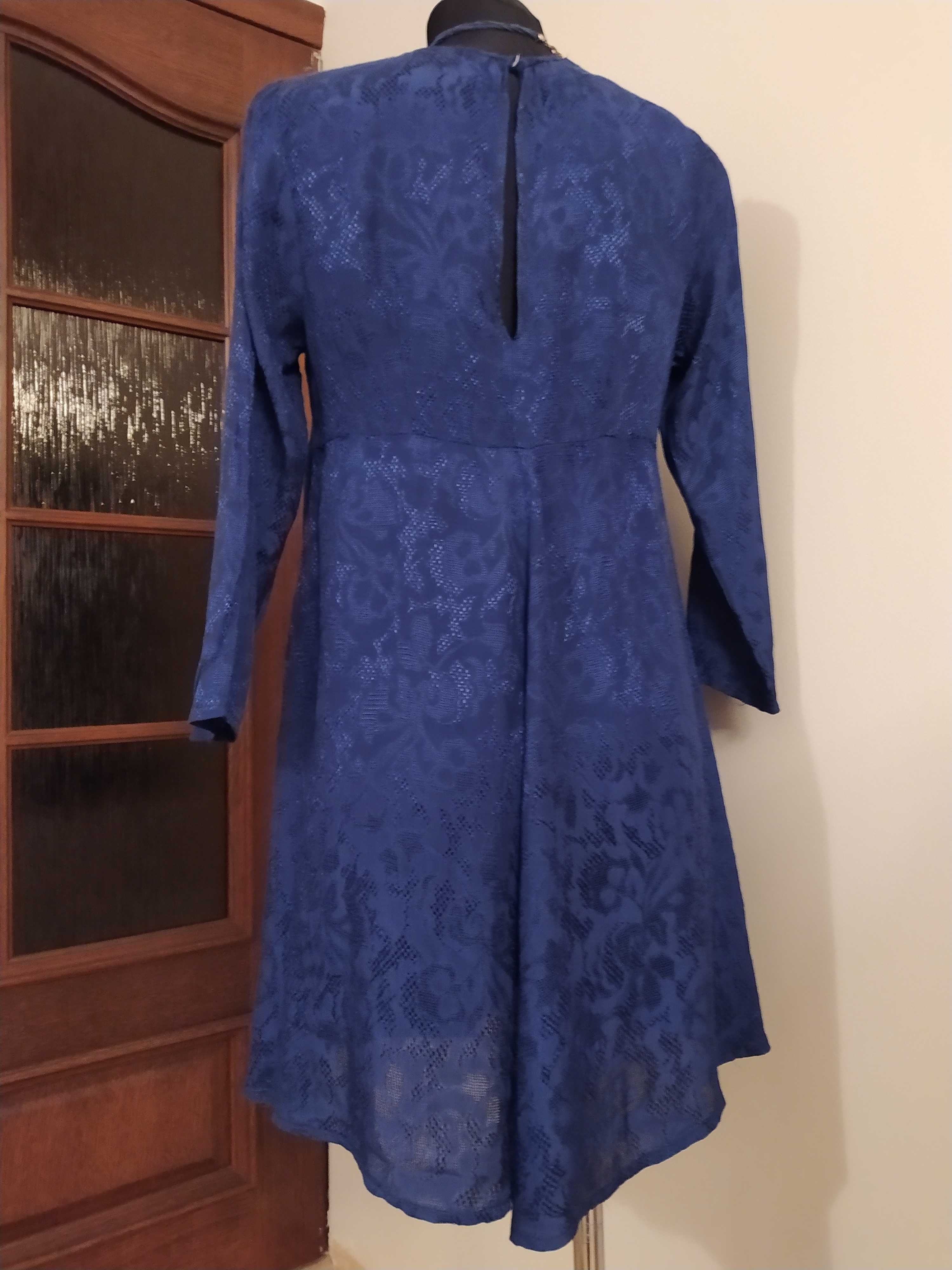 Sukienka Mango r. 36 z wytłaczanym wzorem