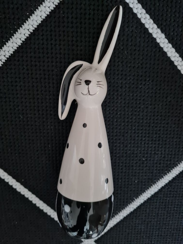Figurka ceramiczna zając w kropki królik czarno biały NOWY
