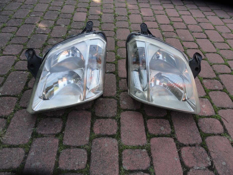 Opel Meriva A Reflektor przód Europa