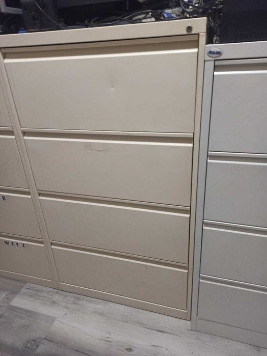 Szafa metalowa duża na akta pracownicze lub do przechowywania rzeczy