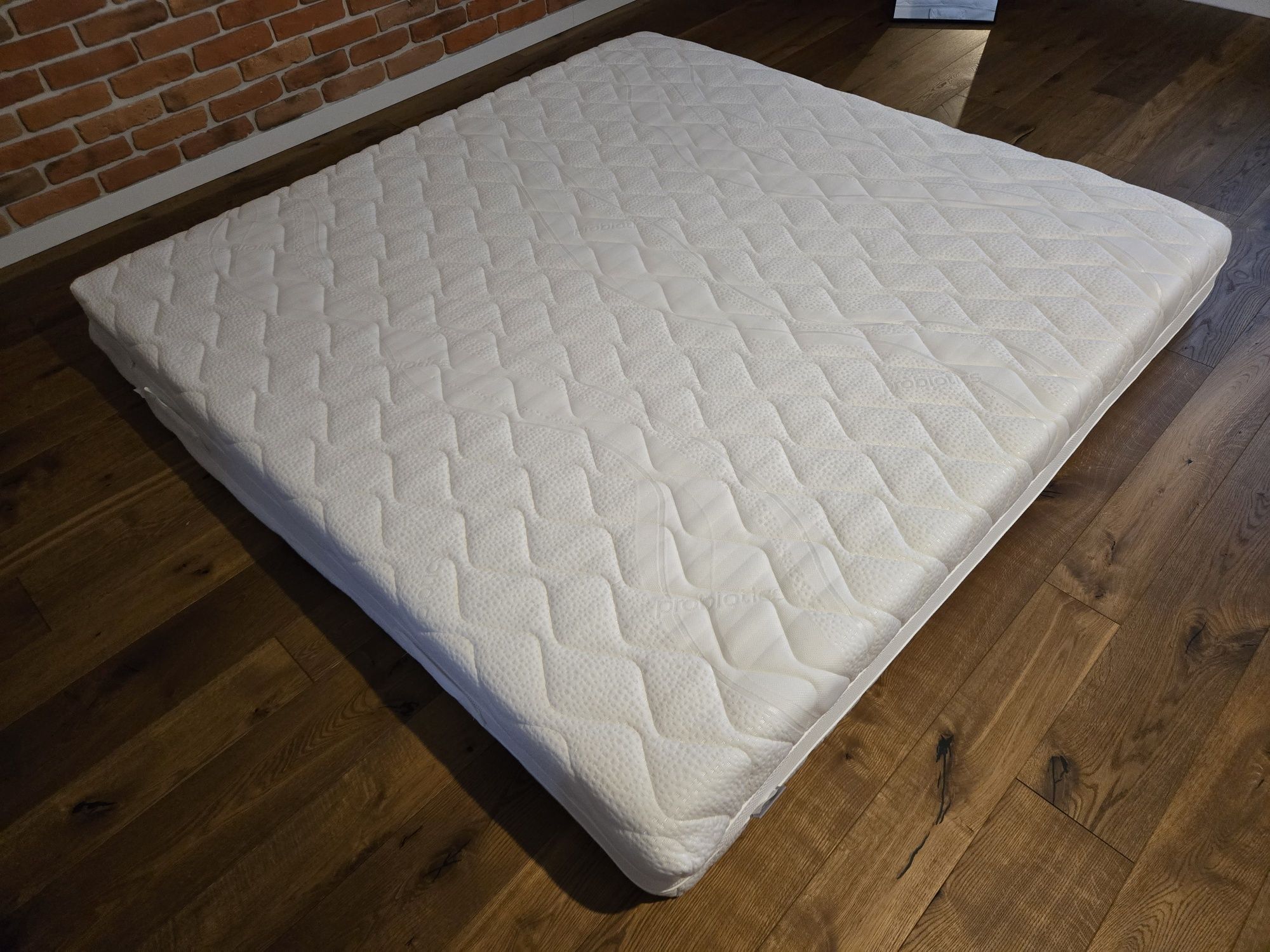 Materac Hilding Flamenco 200x200 Jak nowy