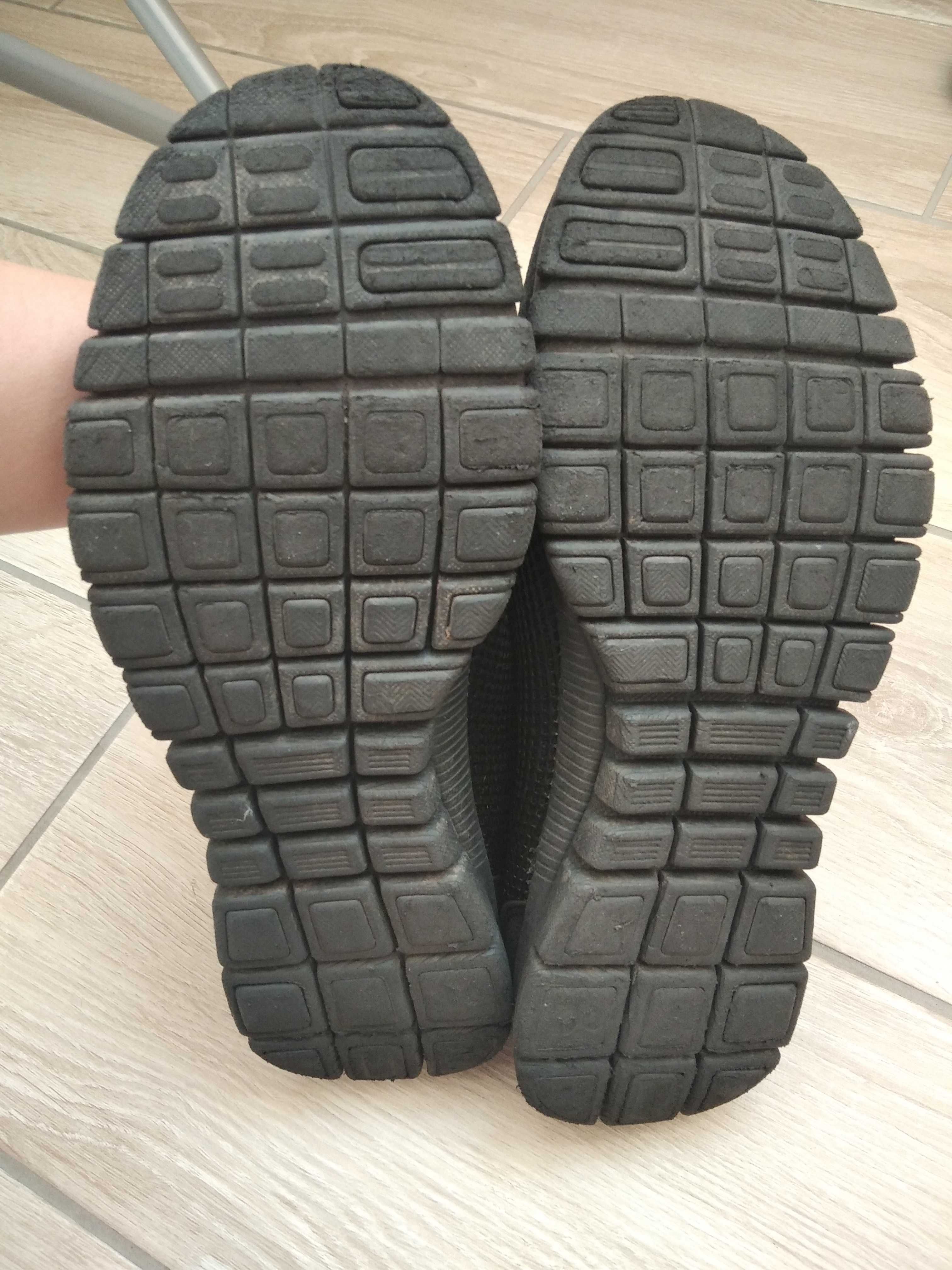 Кросівки для підлітка 43р