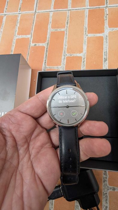 Smartwatch híbrido. Garmin vívomove Luxe