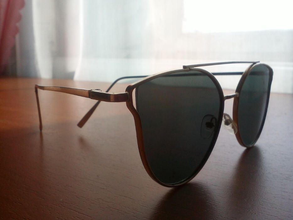 Продам стильные солнцезащитные очки