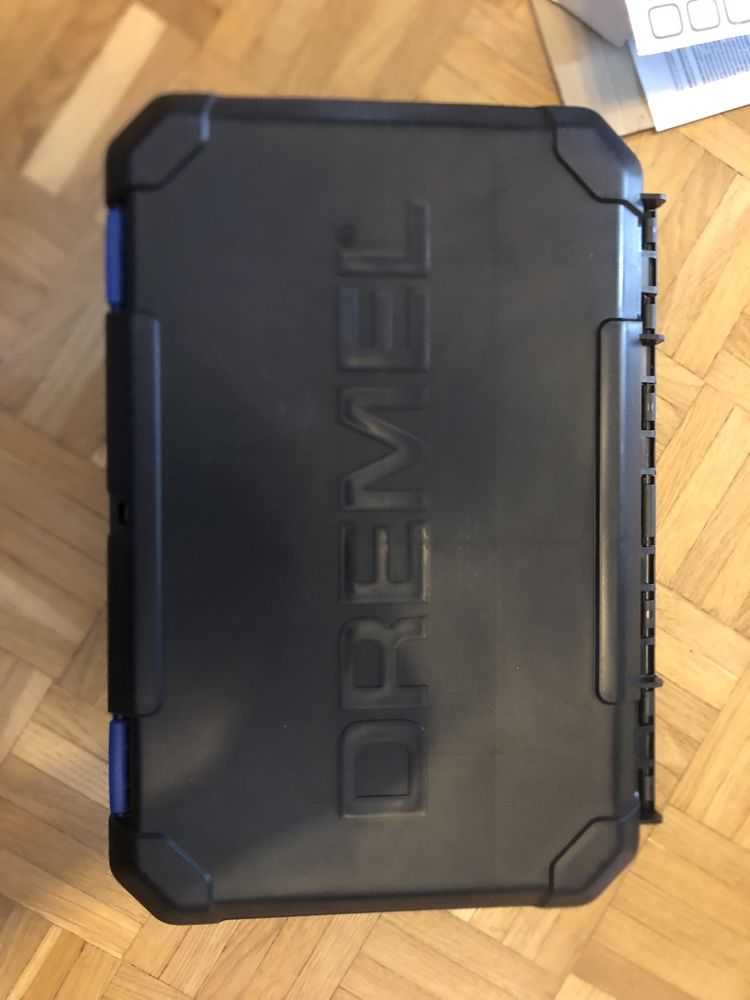 Dremel 3000 z mikrowiertlem szlifierka
