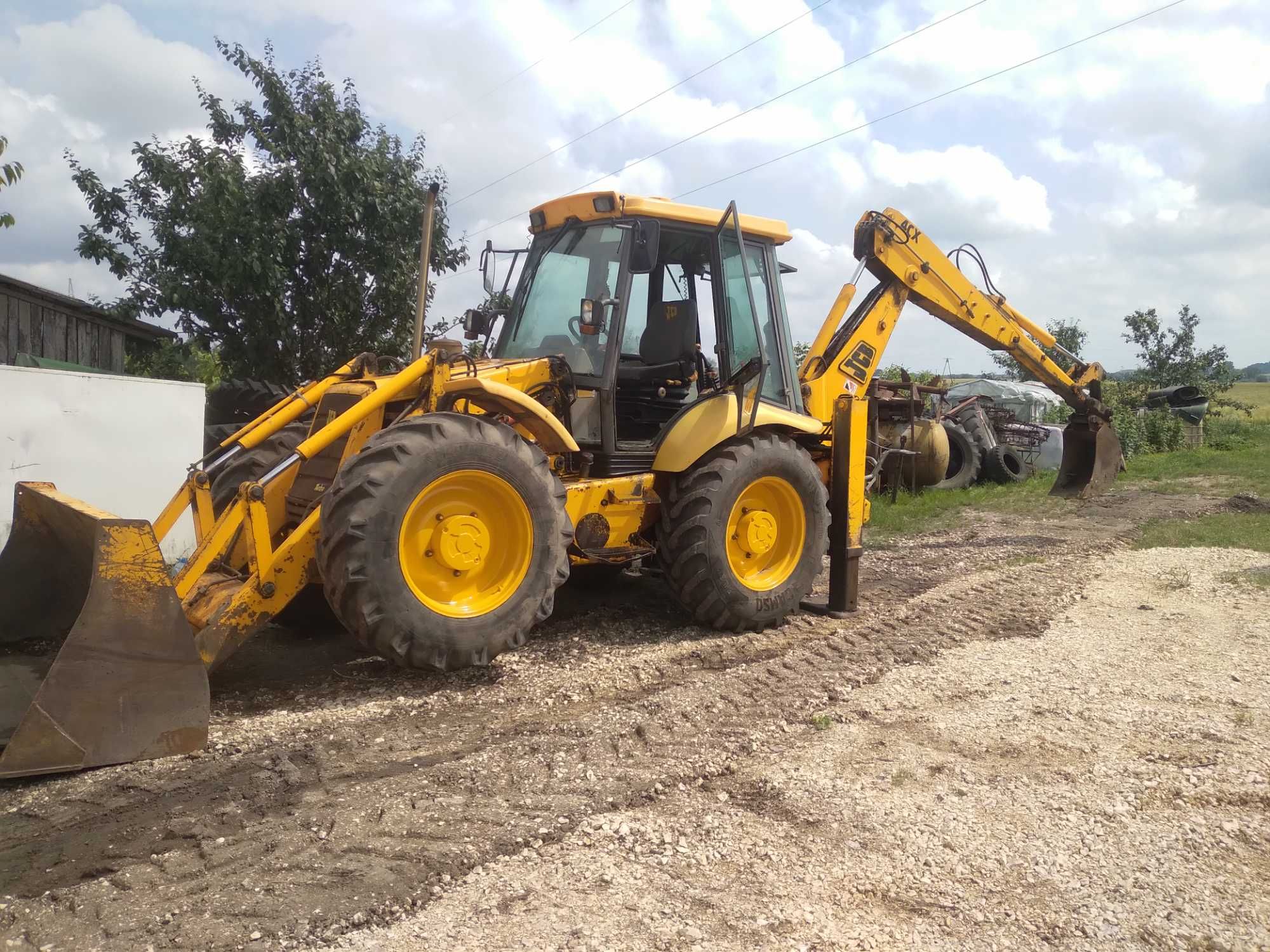 JCB 4CX, 4X4  na rownych kolach,koparko-ladowarka,nie case,new holland