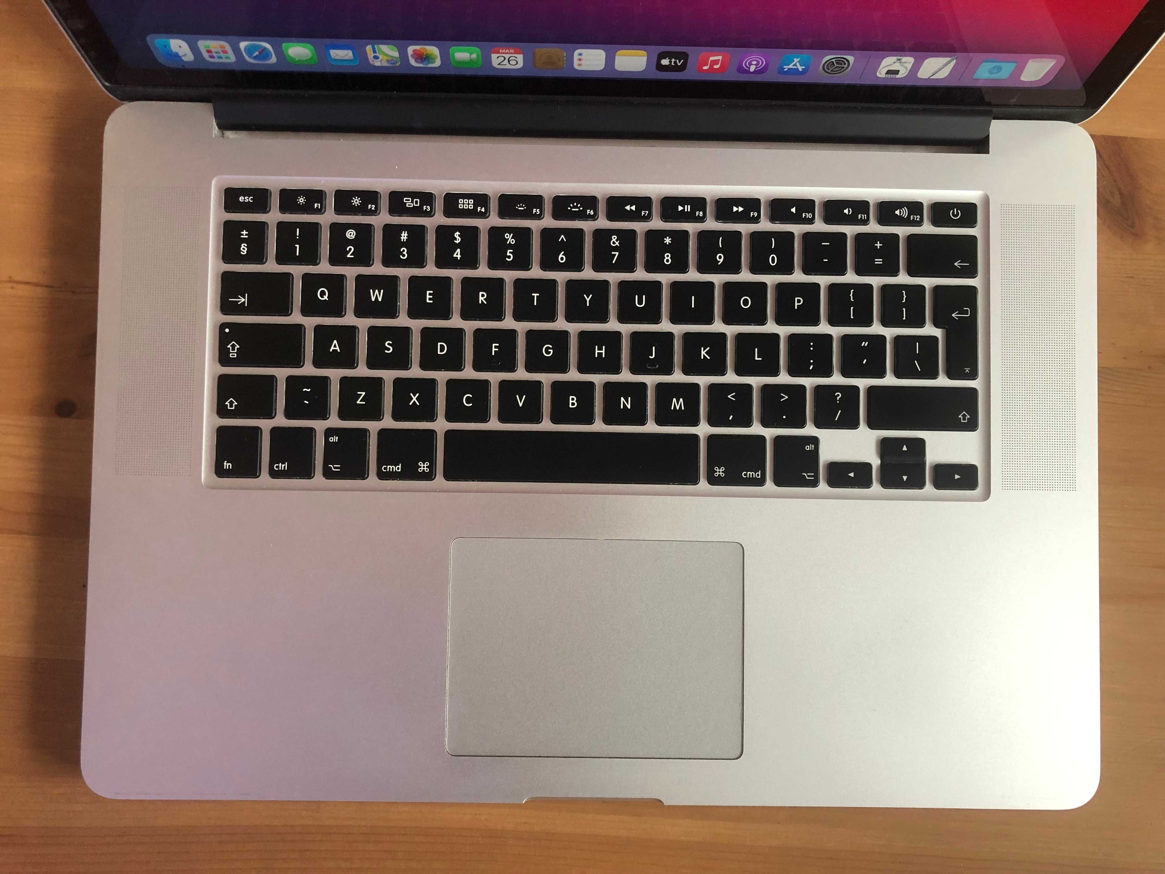 MacBook Pro 15” i7 4 rdzenie/16 GB/SSD 500GB/dwie karty graficzne/wada