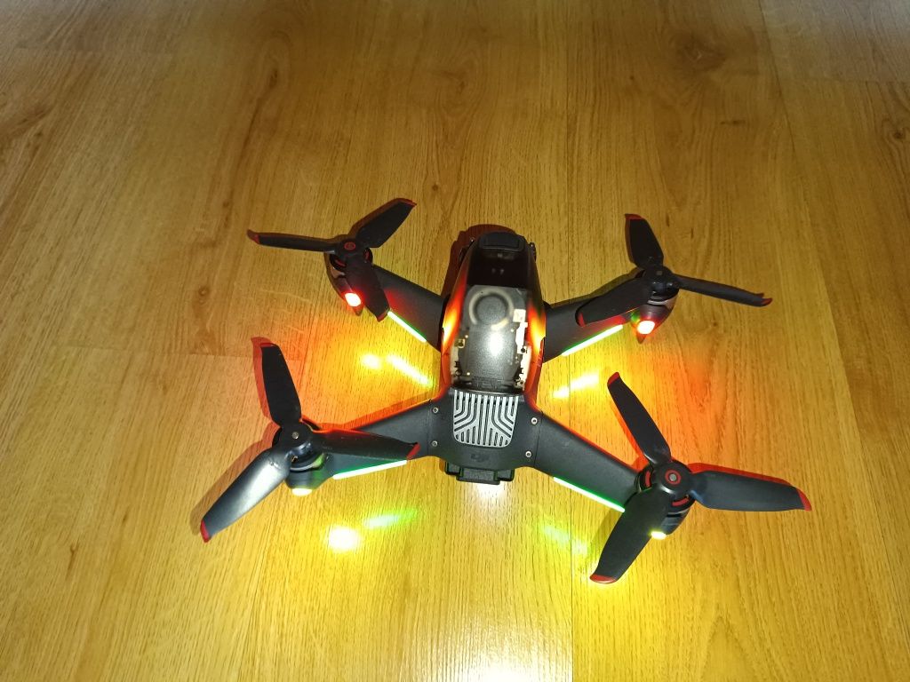 Dron DJI FPV combo + fly more combo