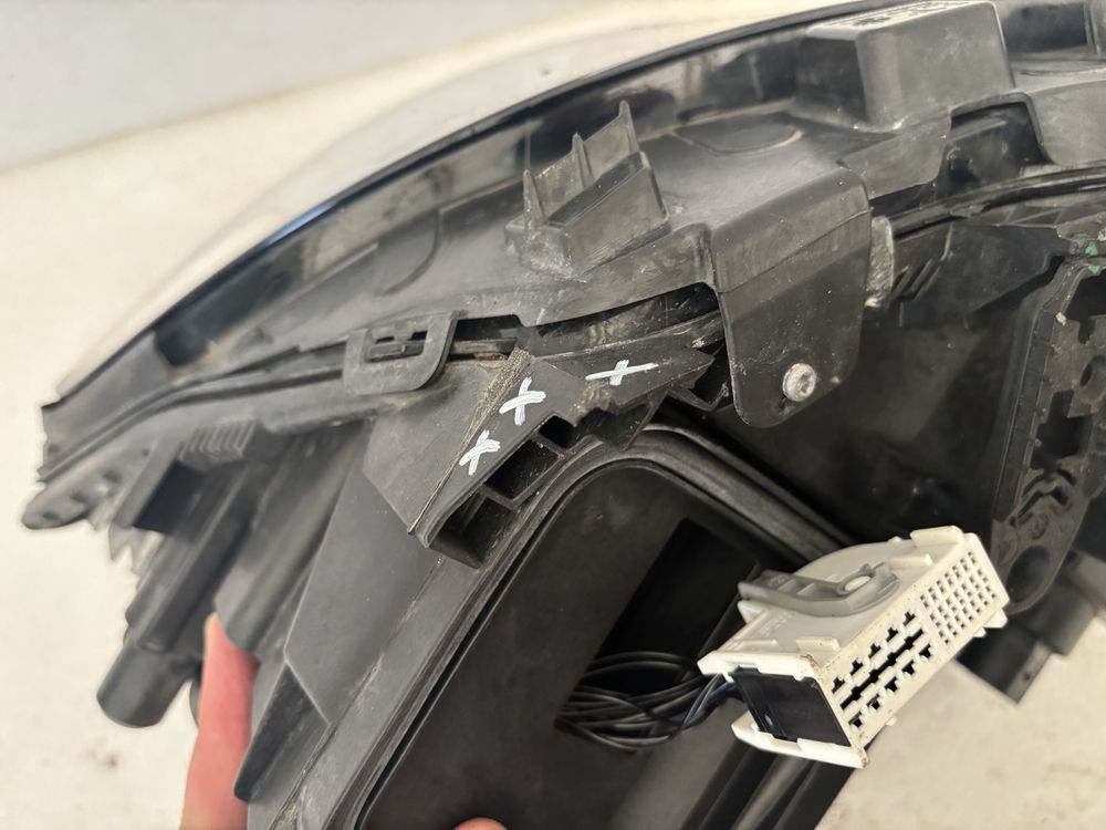 Mercedes GLA W156 BI-xenon lampa prawy przód prawa przednia