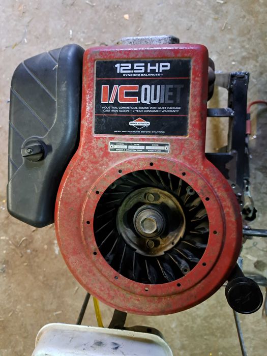 Silnik Briggs&Stratton  12,5 KM IC Quiet filtr pompa