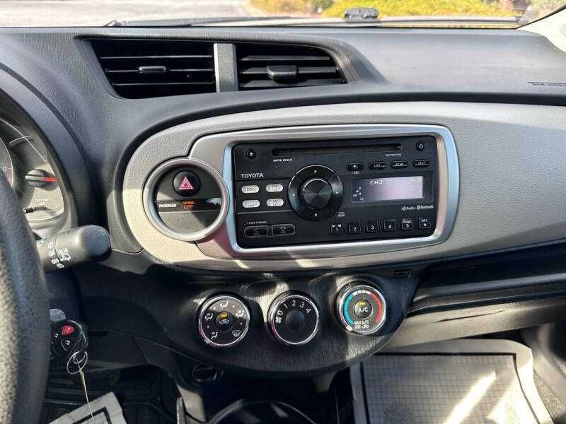 2014 Toyota Yaris 5-Door L