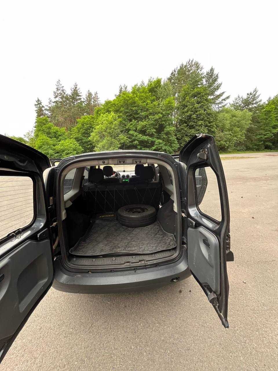 Легковий автомобіль Dacia Logan