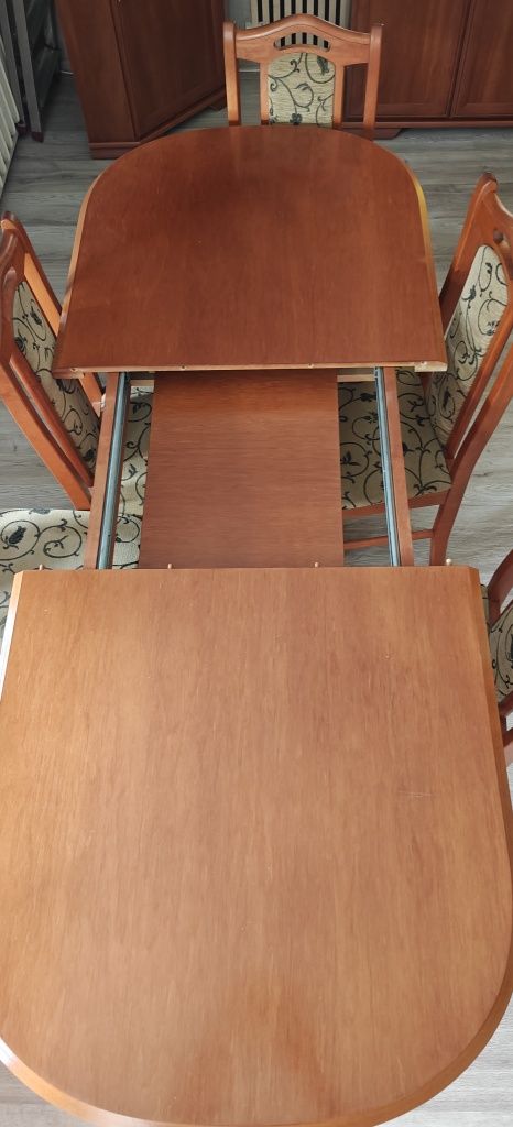 6 krzeseł i stół