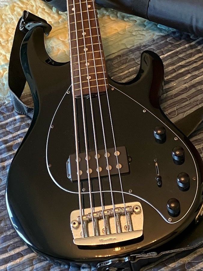 Baixo Musicman Stingray 5