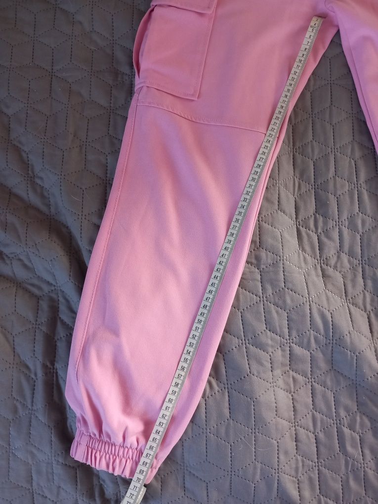 Różowe spodnie, bojówki z łańcuszkiem, Bershka, roz. XS 34
