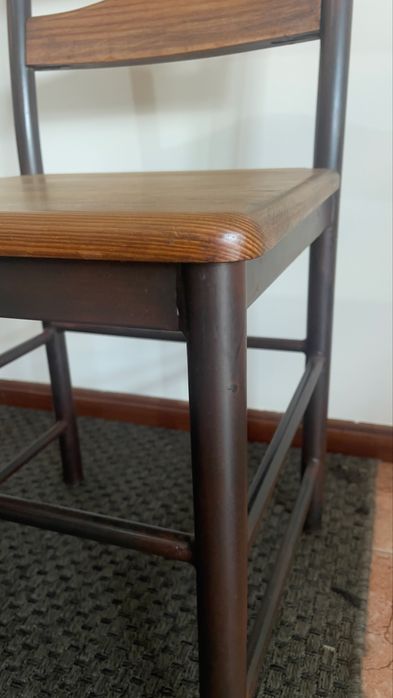 2 cadeiras de madeira maciça