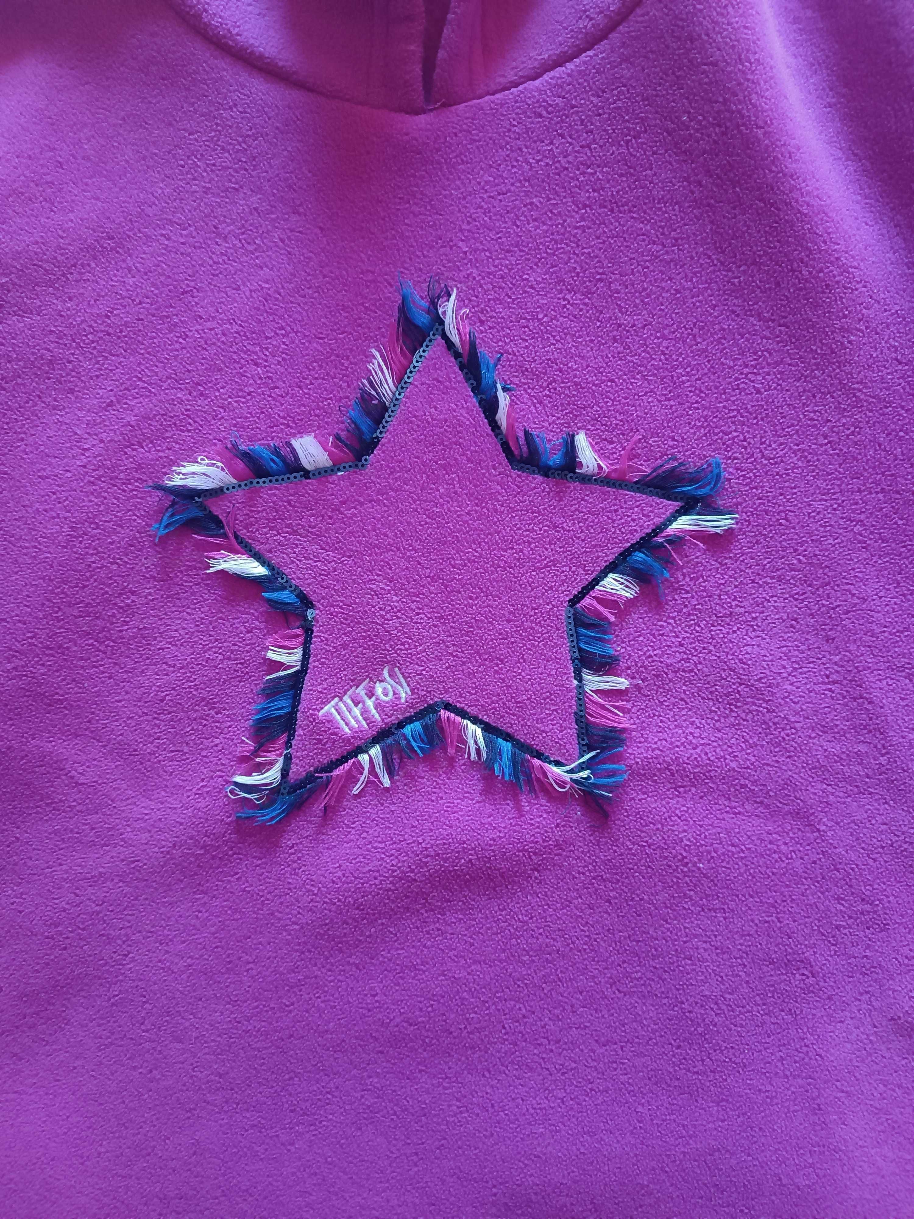 Camisola com capuz e bolsos