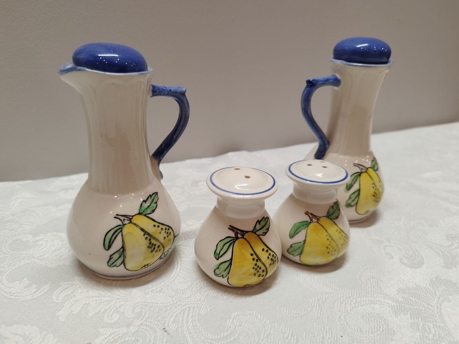 Przyprawniki na sól,  pieprz,  ocet  i olej