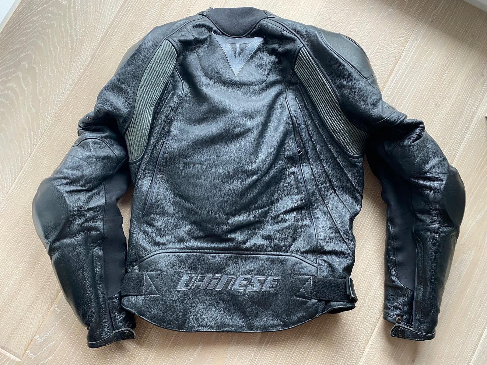 Kombinezon skórzany 2 częściowy Dainese AVRO D1 46/48