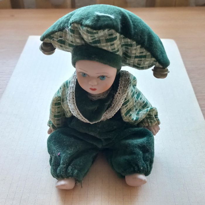 Порцелянова лялька