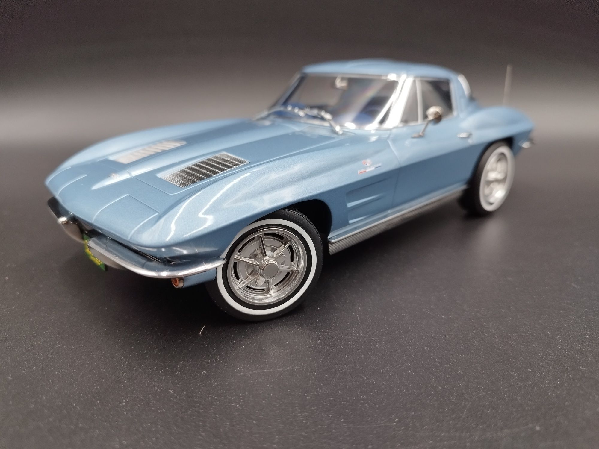 1:18 Norev 1963 Chevrolet Corvette Sting Ray Model nowy