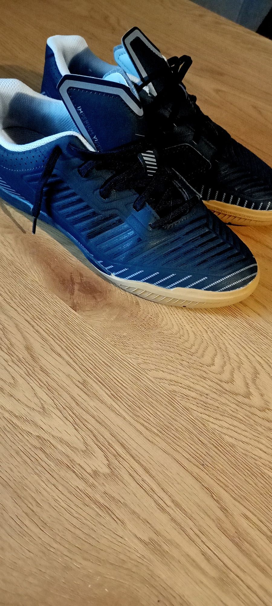 Buty chłopięce halowe